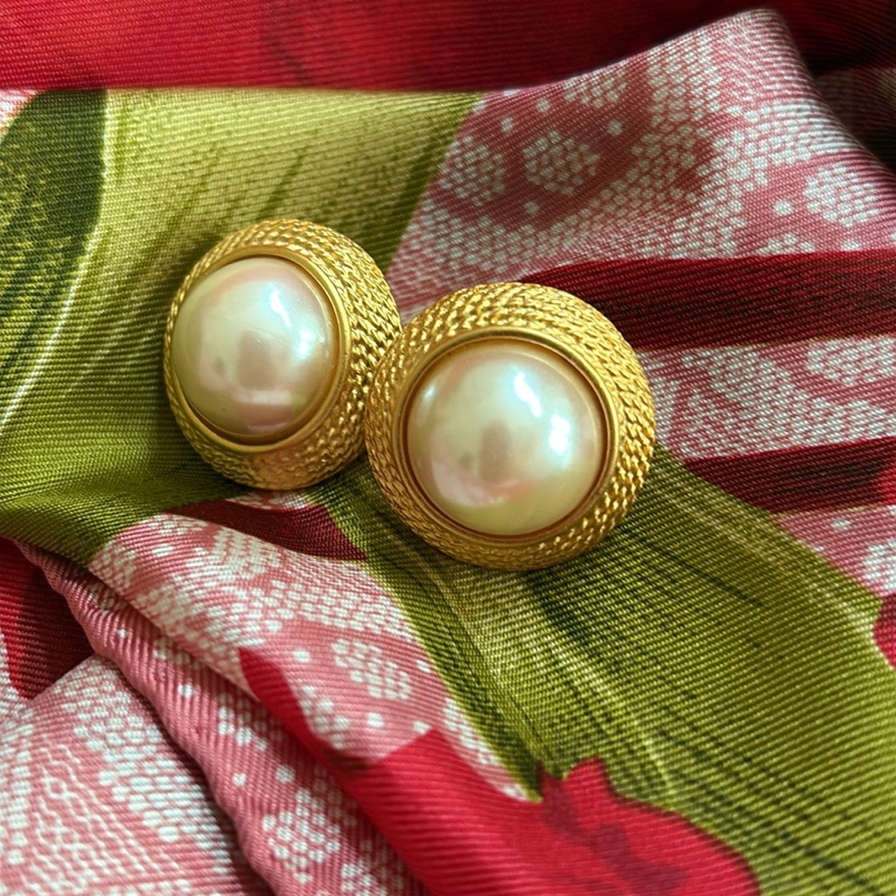 VTG Elegant Gold and Pearl Earrings